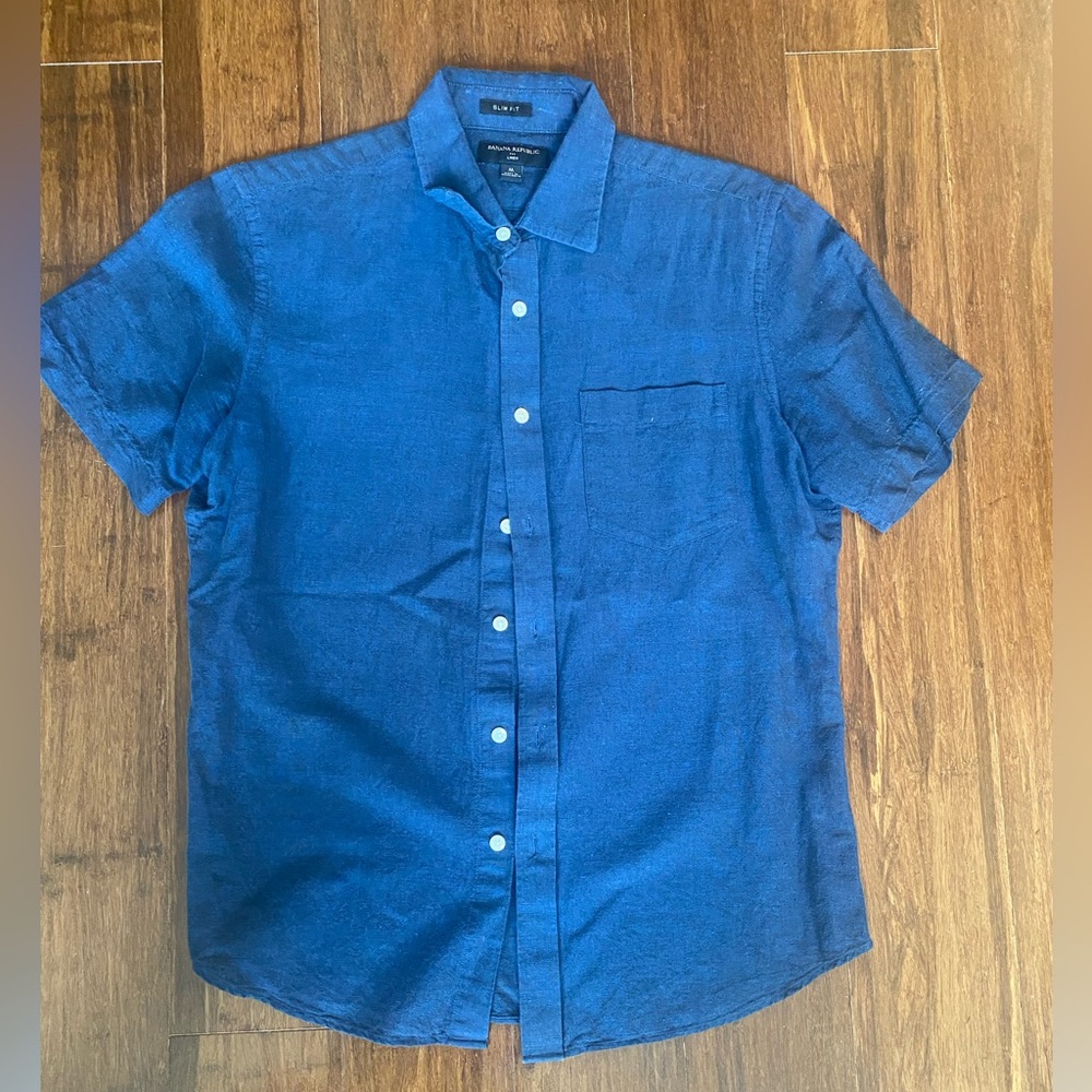 Banana Republic Men’s Slim Fit Linen Button-Down Shirt. Size Medium.